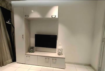 Room in 3 BHK Apartment at Lodha Amara, Kolshet Road – for Rent