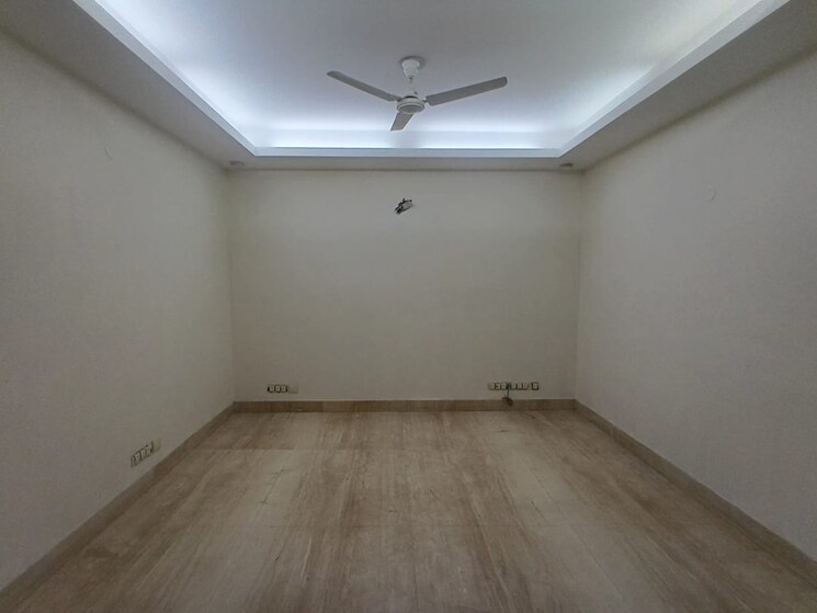 Room, greater kailash i 4 Bedroom 300 Sq.Yd. Builder Floor In Greater Kailash I Delhi 9584317