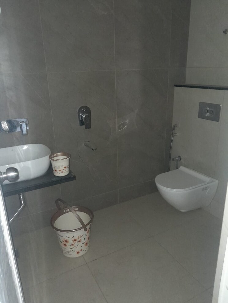 Bathroom, lalpur chowk Commercial Office Space in IT/SEZ 3300 Sq.Ft. In Lalpur Chowk Ranchi 9584300