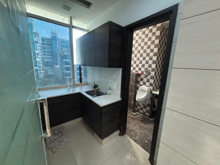 Team Area, netaji subhash place Commercial Office Space 993 Sq.Ft. In Netaji Subhash Place Delhi 9584360