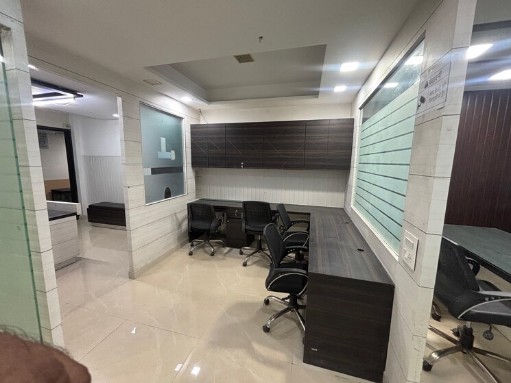 Team Area, netaji subhash place Commercial Office Space 993 Sq.Ft. In Netaji Subhash Place Delhi 9584360