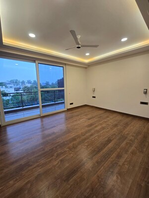 Room in 4 BHK Builder Floor at Sushant Lok I – for Rent