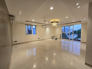 Room in 4 BHK Builder Floor at Sushant Lok I – for Rent