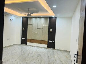 Room in 3 BHK Builder Floor at Sector 81 – for Rent