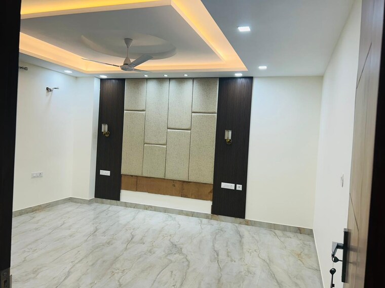 Room, sector 81 3 Bedroom 269 Sq.Yd. Builder Floor In Sector 81 Faridabad 9584403