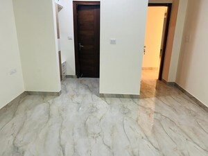 Room in 3 BHK Builder Floor at Sector 81 – for Rent