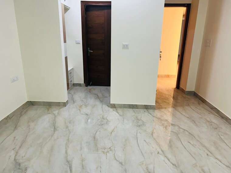 Room, sector 81 3 Bedroom 269 Sq.Yd. Builder Floor In Sector 81 Faridabad 9584403