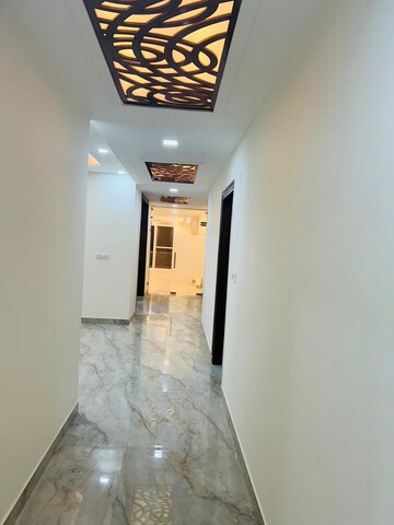 Building Lobby in 3 BHK Builder Floor at Sector 81 – for Rent