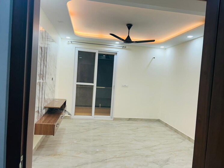 Room, sector 81 3 Bedroom 269 Sq.Yd. Builder Floor In Sector 81 Faridabad 9584403