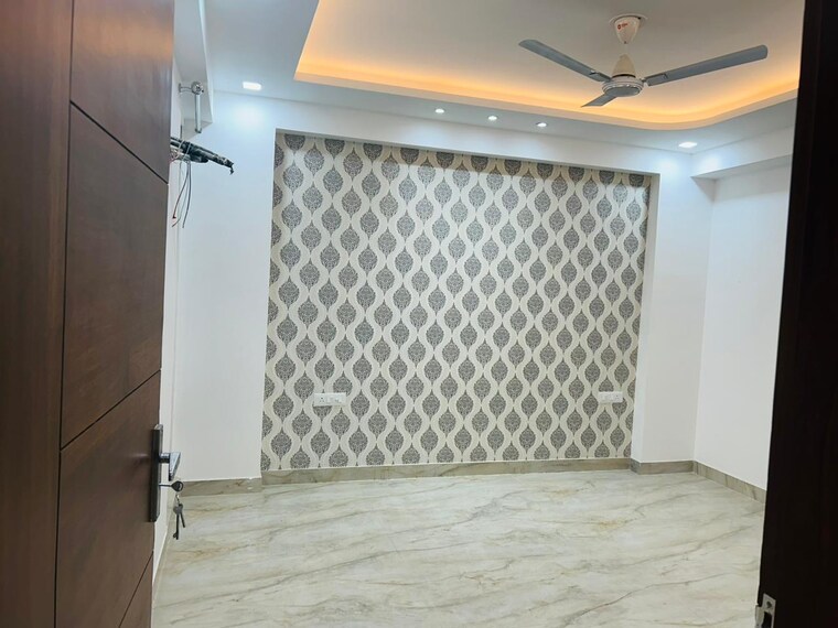 Room, sector 81 3 Bedroom 269 Sq.Yd. Builder Floor In Sector 81 Faridabad 9584403