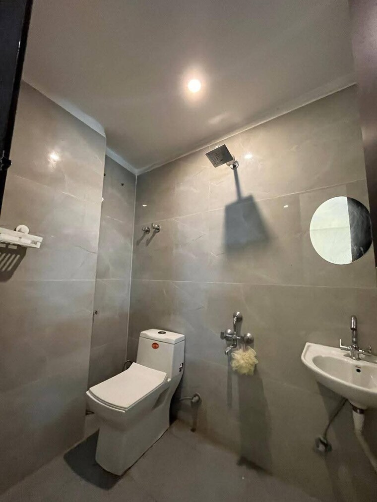 Bathroom, saket 3 Bedroom 1500 Sq.Ft. Builder Floor In Saket Delhi 9584427