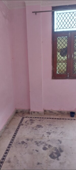 Room in 1 RK Apartment at Shanti Bhawan, Sarita Vihar – for Rent