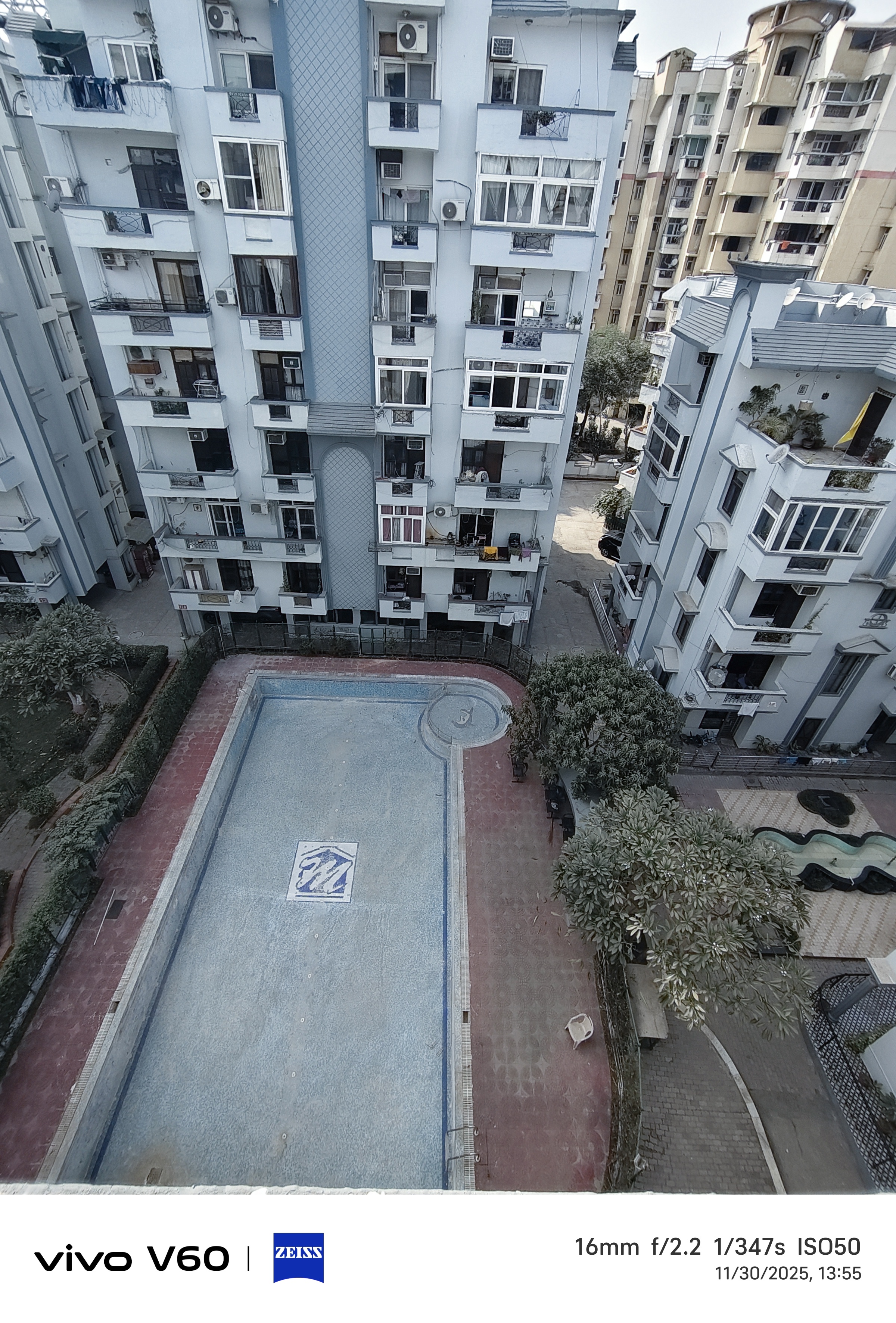 3 BHK + Extra Room Apartment For Sale in Mahagun Manor