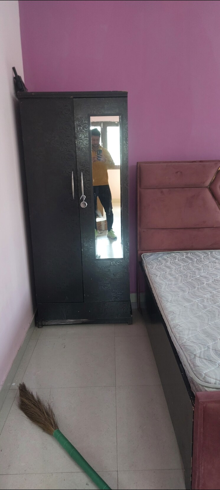 Bedroom, sarita-vihar-pocket-c-rwa 1 Bedroom 450 Sq.Ft. Apartment In Sarita Vihar Delhi 9584520