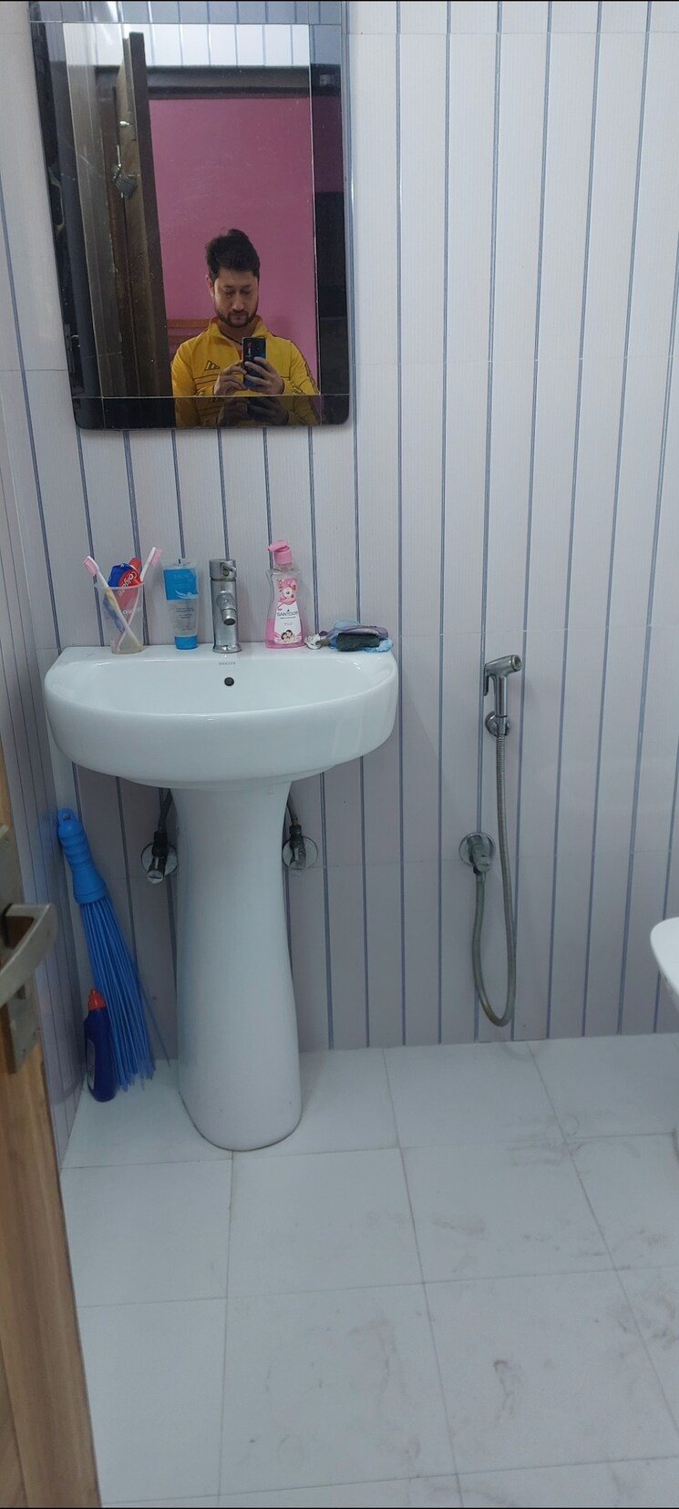 Bathroom, sarita-vihar-pocket-c-rwa 1 Bedroom 450 Sq.Ft. Apartment In Sarita Vihar Delhi 9584520