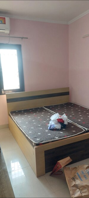 Furnished Amenities in 1 BHK Apartment at Sarita Vihar Pocket-C RWA, Sarita Vihar – for Rent