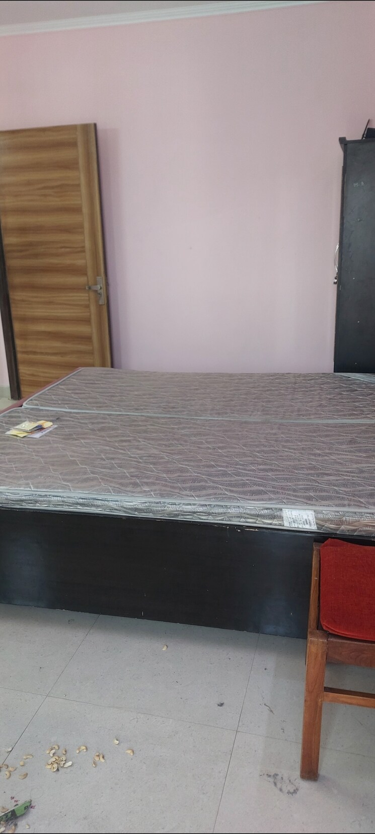 Bedroom, sarita-vihar-pocket-c-rwa 1 Bedroom 450 Sq.Ft. Apartment In Sarita Vihar Delhi 9584520