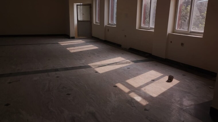 Team Area, sector 67 Commercial Office Space 3500 Sq.Ft. In Sector 67 Noida 9584513