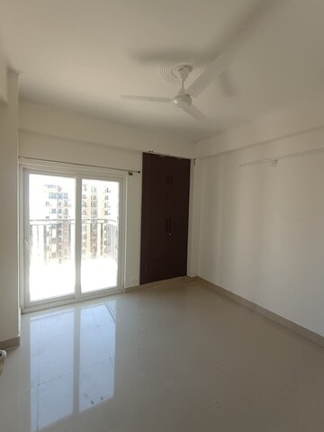 Room in 2.5 BHK Apartment at Amrapali Terrace Homes, Tech Zone 4 Greater Noida – for Rent