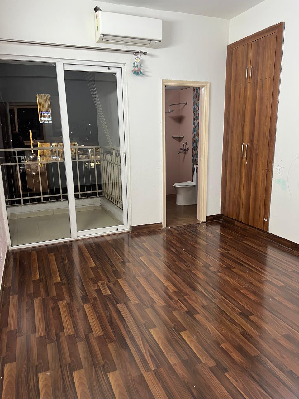 3.5 BHK + Servant Room 2086 Sq.Ft. Apartment in Unitech Uniworld Gardens