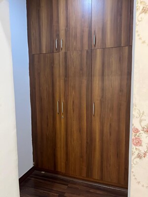 Furnished Amenities in 3.5 BHK Apartment at Unitech Uniworld Gardens, Sector 47 – for Rent