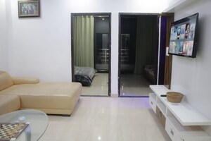 Living Room in 2 BHK Builder Floor at Green Wood City, Sector 45 – for Rent