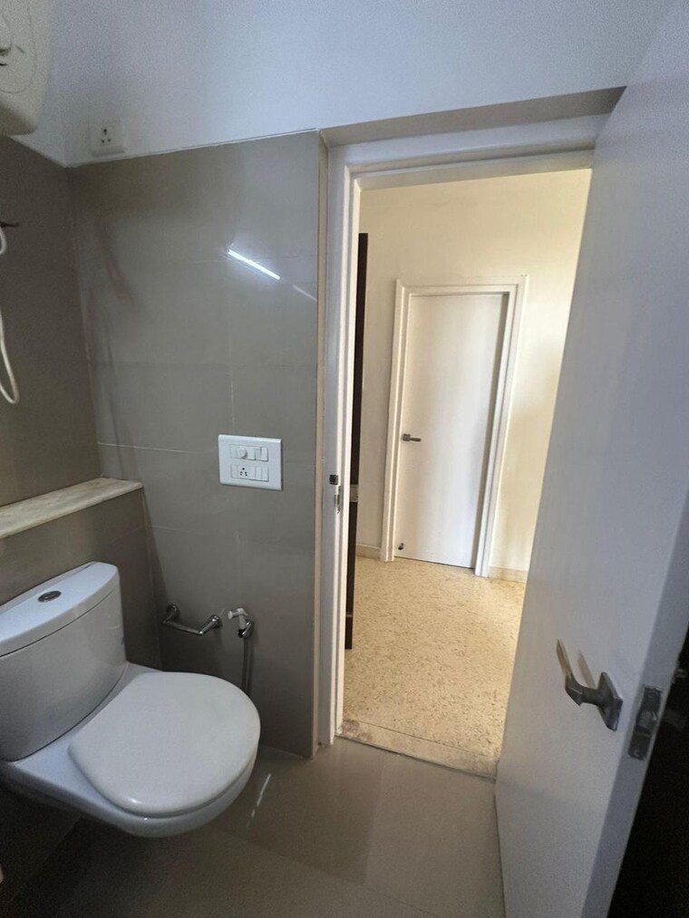 Bathroom, vipul-greens 3.5 Bedroom 2000 Sq.Ft. Apartment In Sector 48 Gurgaon 9584557