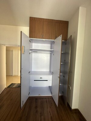 Furnished Amenities in 3.5 BHK Apartment at Vipul Greens, Sector 48 – for Rent