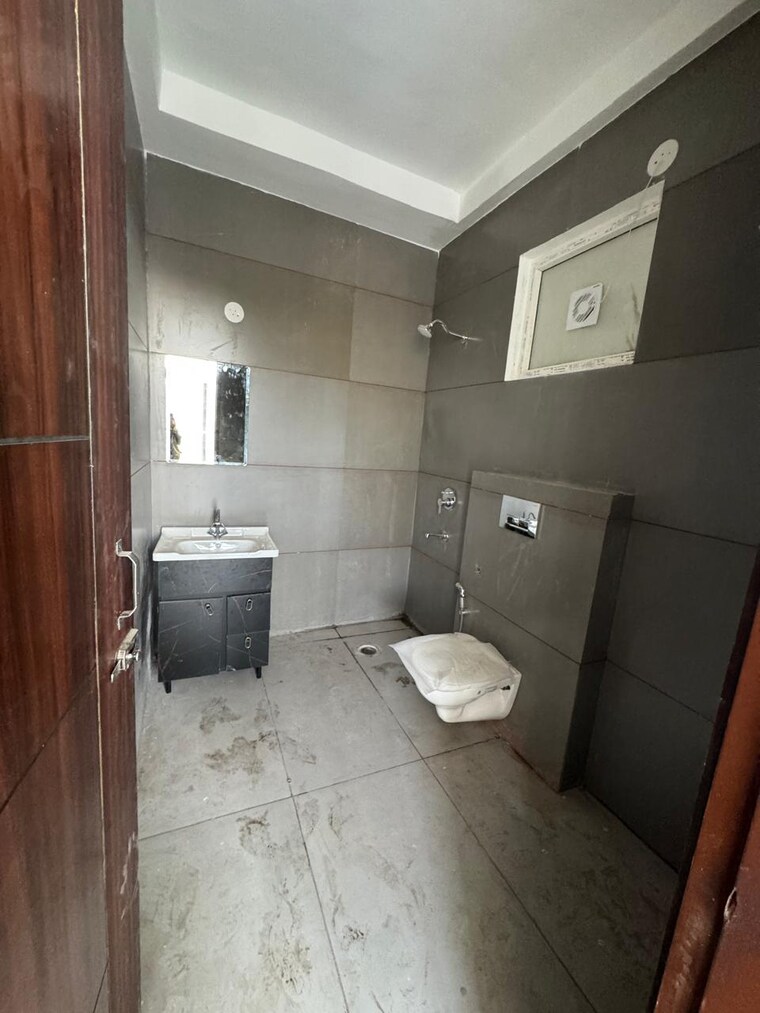 Attached Bathroom, sahastradhara road 2 Bedroom 1200 Sq.Ft. Apartment In Sahastradhara Road Dehradun 9584580