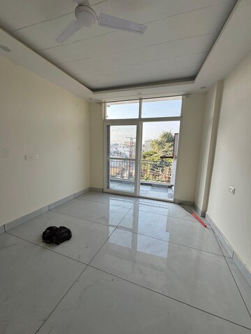 Room in 2 BHK Apartment at Sahastradhara Road – for Rent