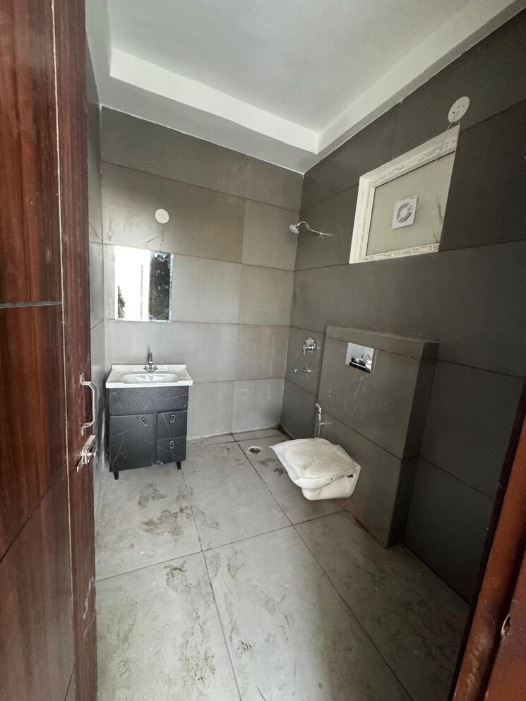 Attached Bathroom, sahastradhara road 2 Bedroom 1200 Sq.Ft. Apartment In Sahastradhara Road Dehradun 9584580