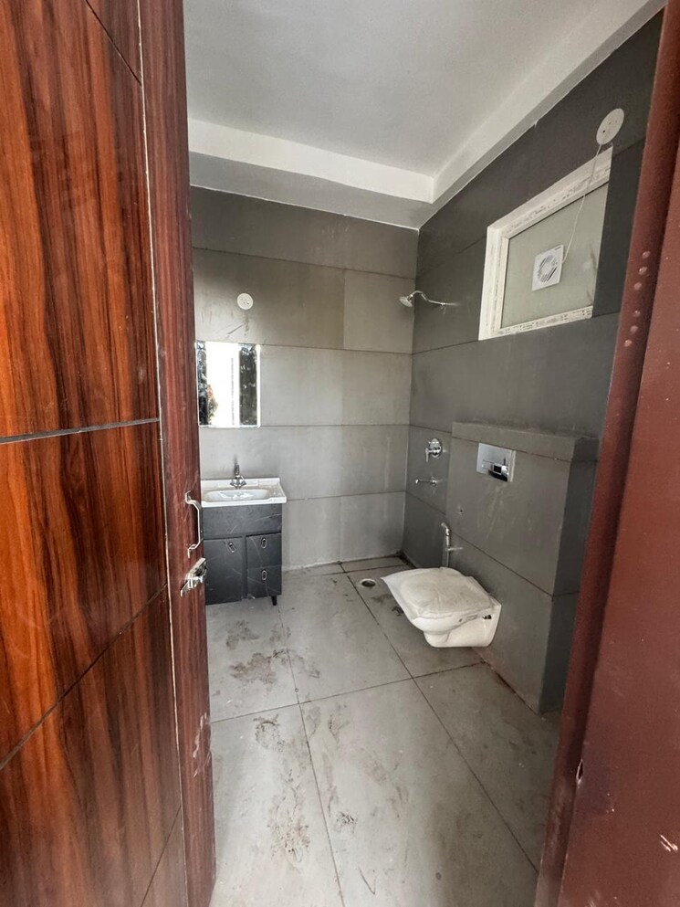 Attached Bathroom, sahastradhara road 2 Bedroom 1200 Sq.Ft. Apartment In Sahastradhara Road Dehradun 9584580