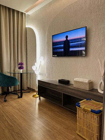 Bedroom in 3.5 BHK Apartment at Orchid Petals, Sector 49 – for Rent