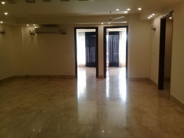 Room, defence colony 4 Bedroom 4050 Sq.Ft. Builder Floor In Defence Colony Delhi 9584687