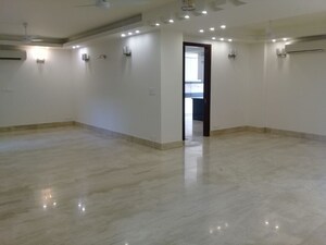 Room in 4 BHK Builder Floor at Defence Colony – for Rent