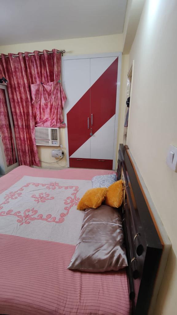 3 BHK + Servant Room 300 Sq.Ft. Builder Floor in DLF Building 10