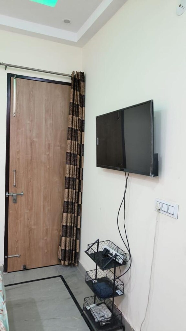 undefined, dlf-building-10 3 Bedroom 300 Sq.Ft. Builder Floor In Dlf Phase ii Gurgaon 9584605