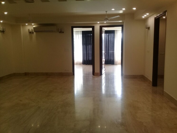 Room, defence colony 4 Bedroom 4050 Sq.Ft. Builder Floor In Defence Colony Delhi 9584566