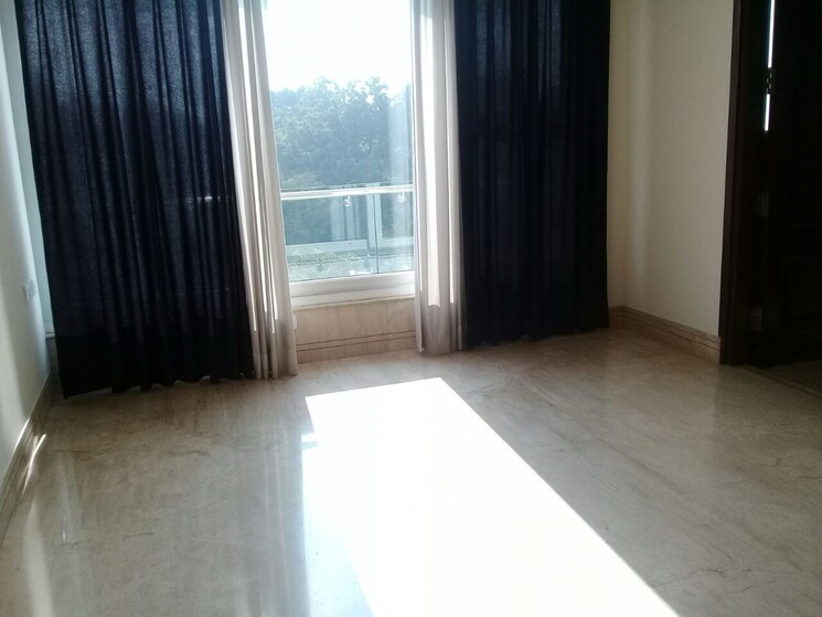 Room, defence colony 4 Bedroom 4050 Sq.Ft. Builder Floor In Defence Colony Delhi 9584566