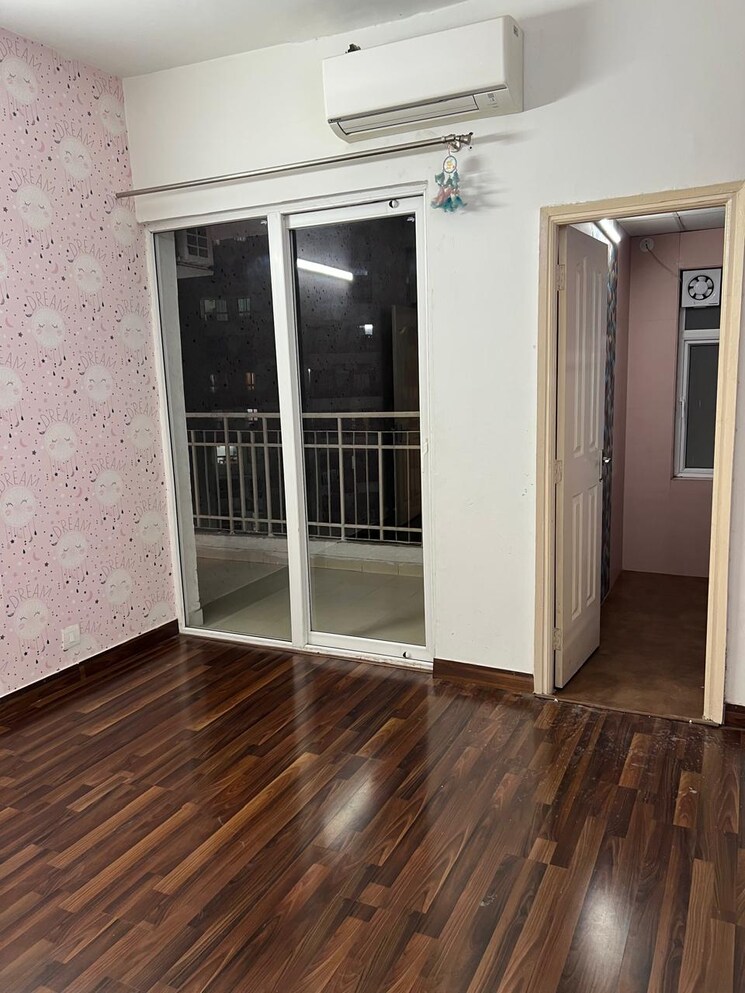 Room, emaar-palm-hills 3 Bedroom 1450 Sq.Ft. Apartment In Sector 77 Gurgaon 9584642