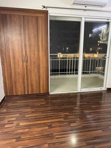 Room in 3 BHK Apartment at Emaar Palm Hills, Sector 77 – for Rent