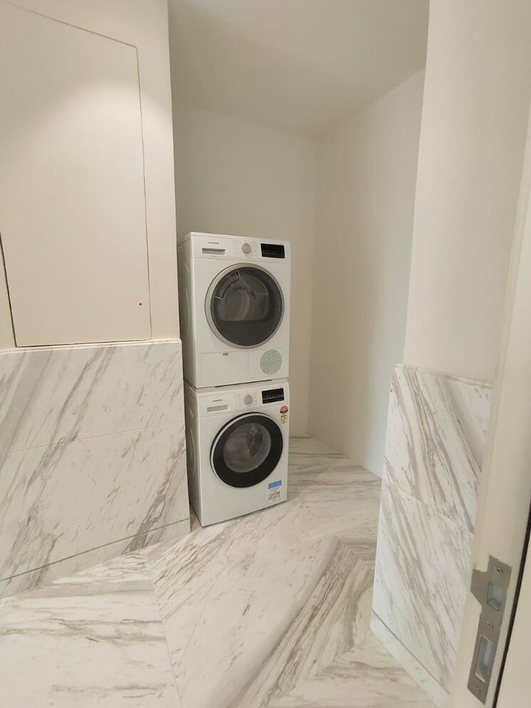 Bathroom, bhartiya-city-leela-residences Studio 813 Sq.Ft. Apartment In Thanisandra Main Road Bangalore 9584646