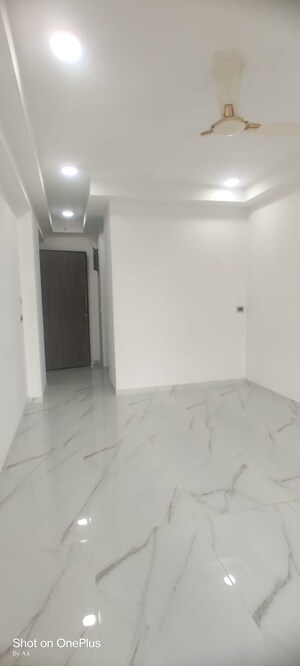 Room in 2 BHK Apartment at Nahar Amaryllis Towers and Plaza, Chandivali – for Rent