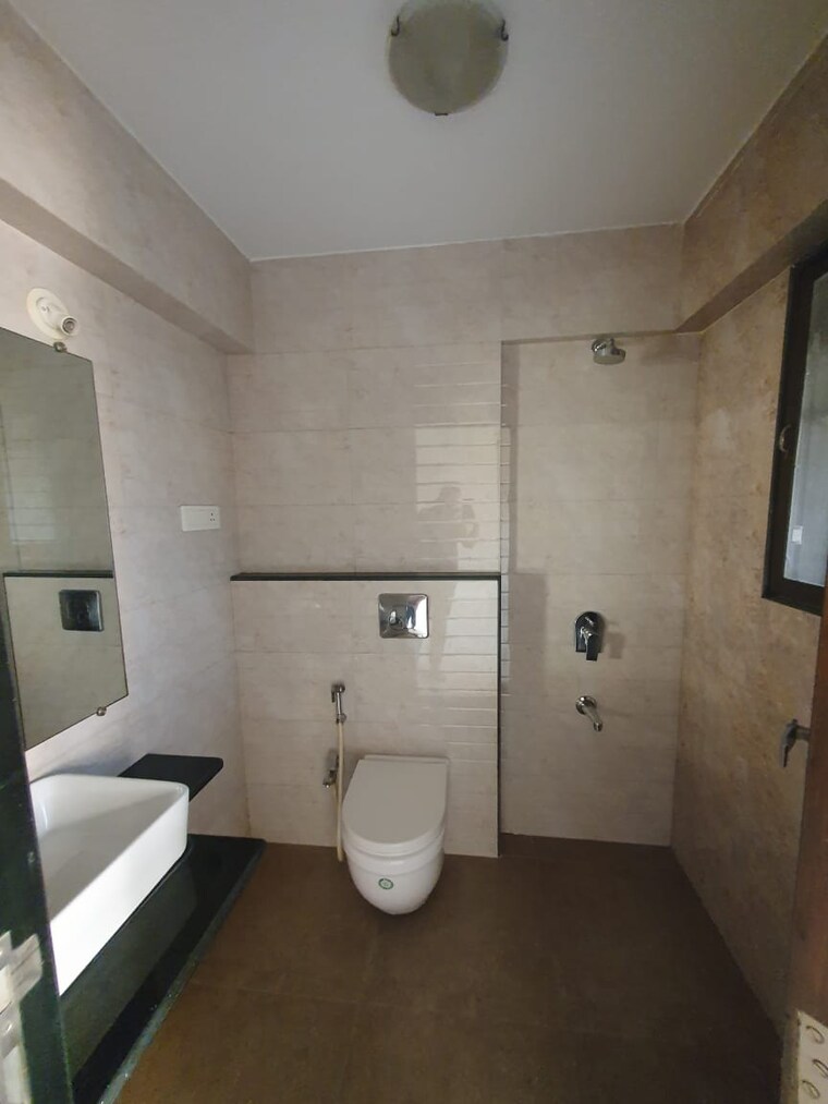 Bathroom, prakash-two-roses 3 Bedroom 960 Sq.Ft. Apartment In Bandra West Mumbai 9584692