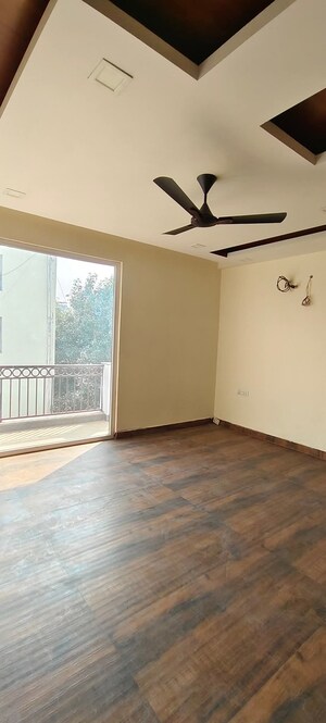 Room in 1.5 BHK Builder Floor at Novus Tower, Sector 18 – for Rent