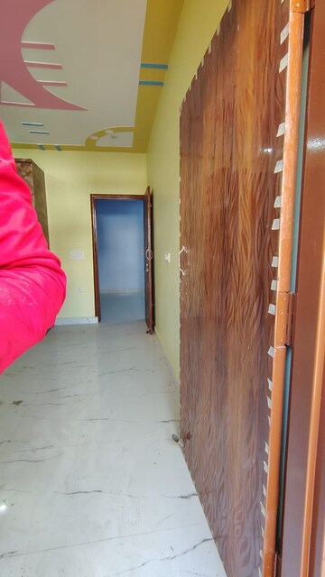 Room in 2 BHK Builder Floor at Dwarka Mor – for Rent