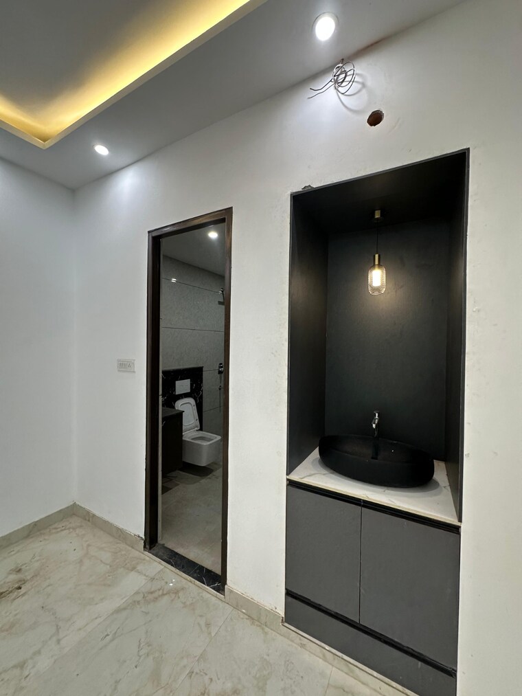 Room, avantika colony 3 Bedroom 240 Sq.Yd. Builder Floor In Avantika Colony Ghaziabad 9584744