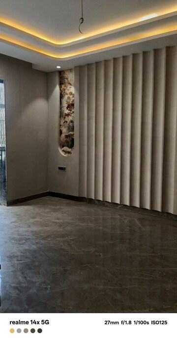 Room in 4 BHK Builder Floor at Parklands, Sector 85 – for Sale