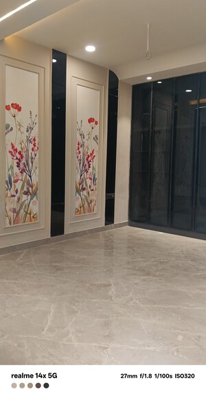 Room in 4 BHK Builder Floor at Parklands, Sector 85 – for Sale