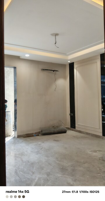 Building Lobby in 4 BHK Builder Floor at Parklands, Sector 85 – for Sale